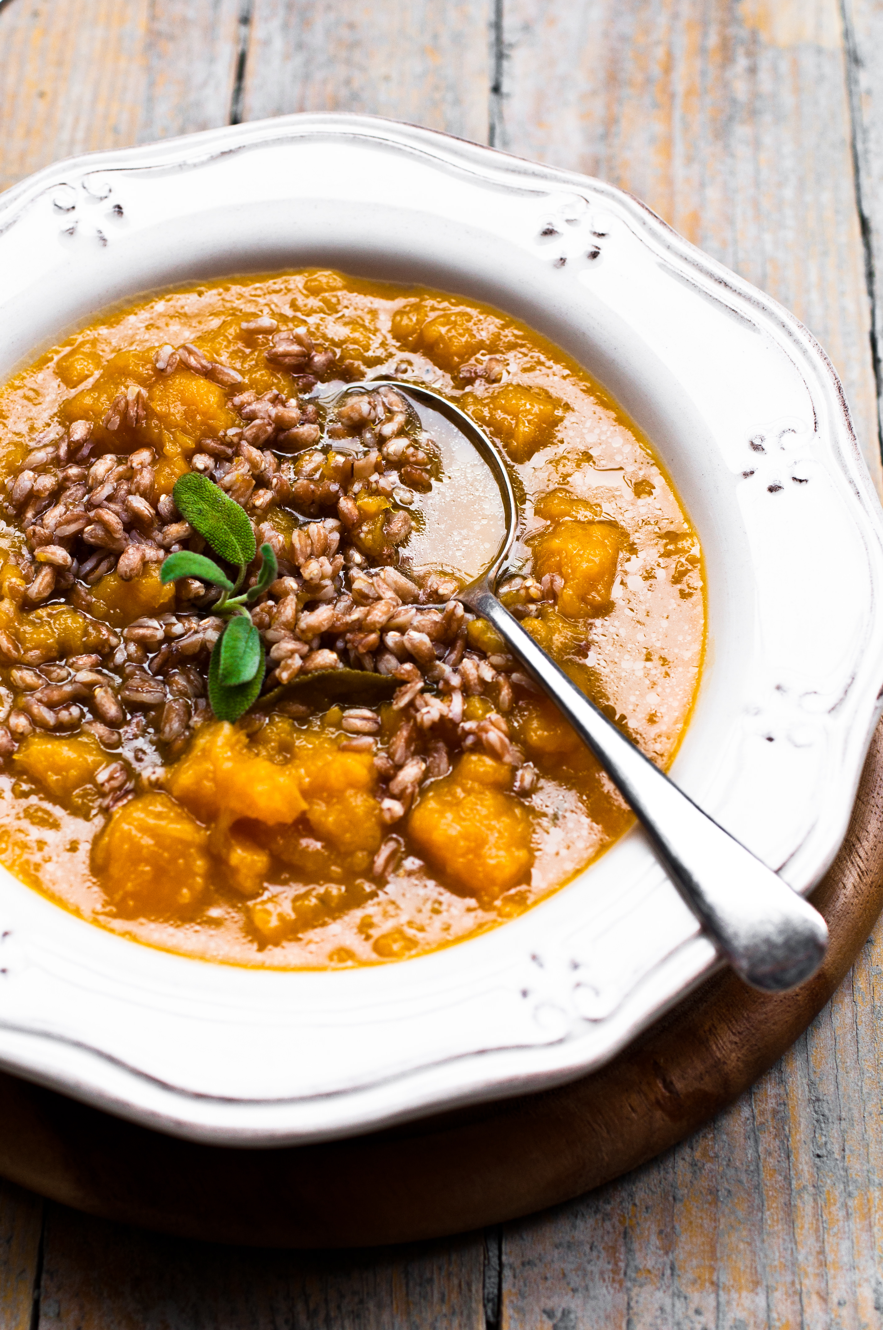 Zuppa di zucca e farro