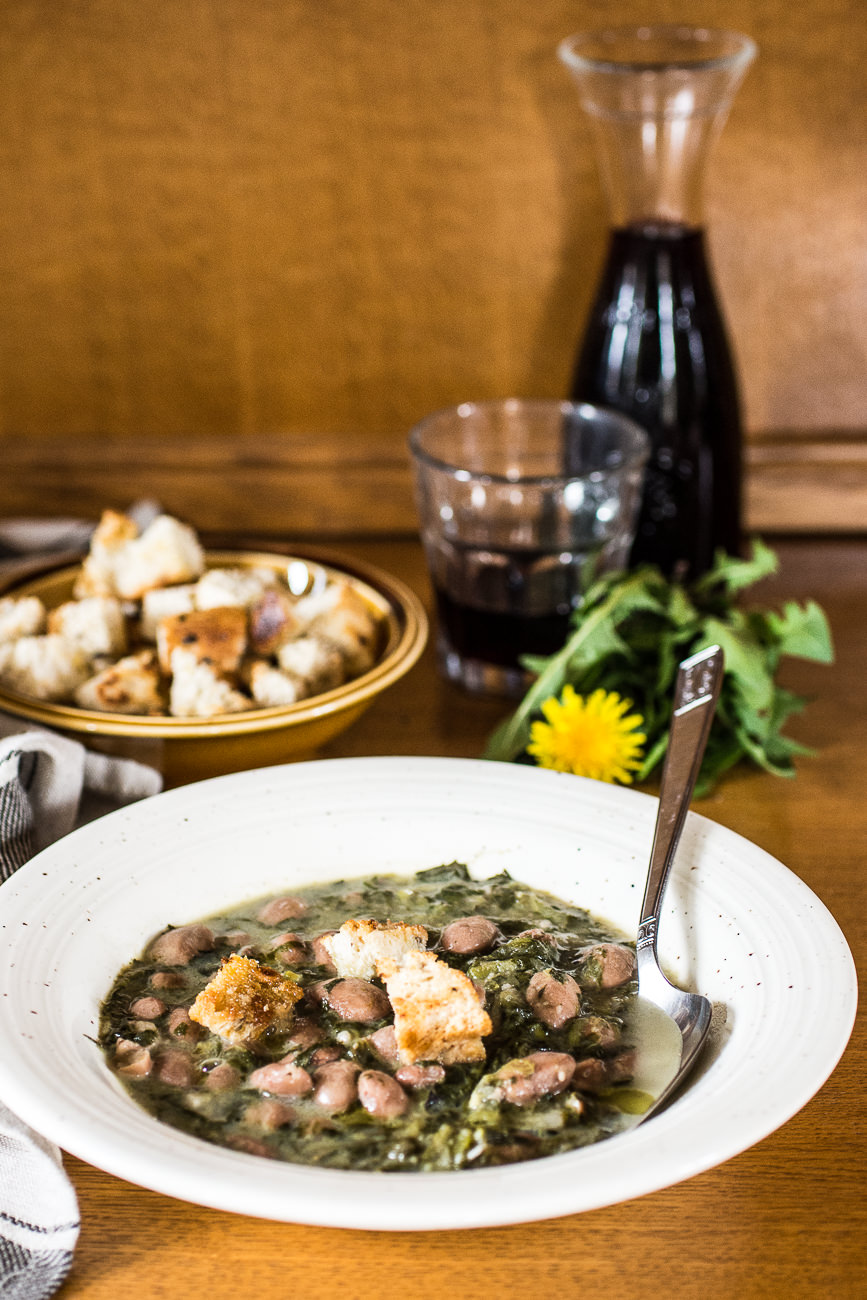 Zuppa di fagioli e tarassaco - ricetta Zuppa di fagioli e tarassaco - ricetta