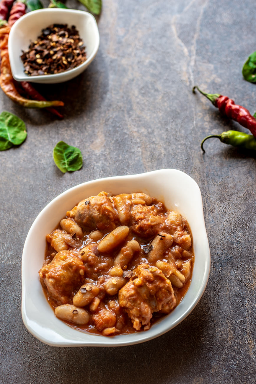 Fagioli e salsiccia in umido - ricetta