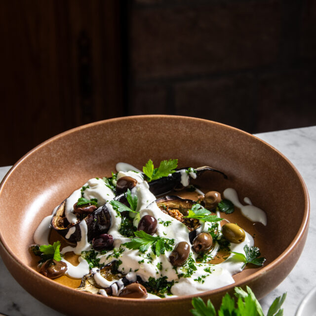 Melanzane al forno, crema di feta e salmoriglio