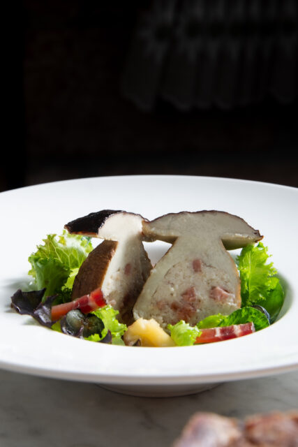 L'interno del Porcino con ripieno di coniglio e Speck Alto Adige IGP